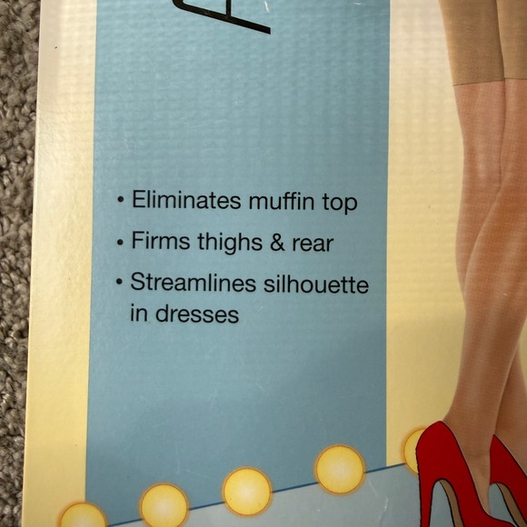 NWT Spanx ASSETS by Sara Blakely Hi Waist Mid Thigh Shaper Nude Size 3 Control - Picture 4 of 8
